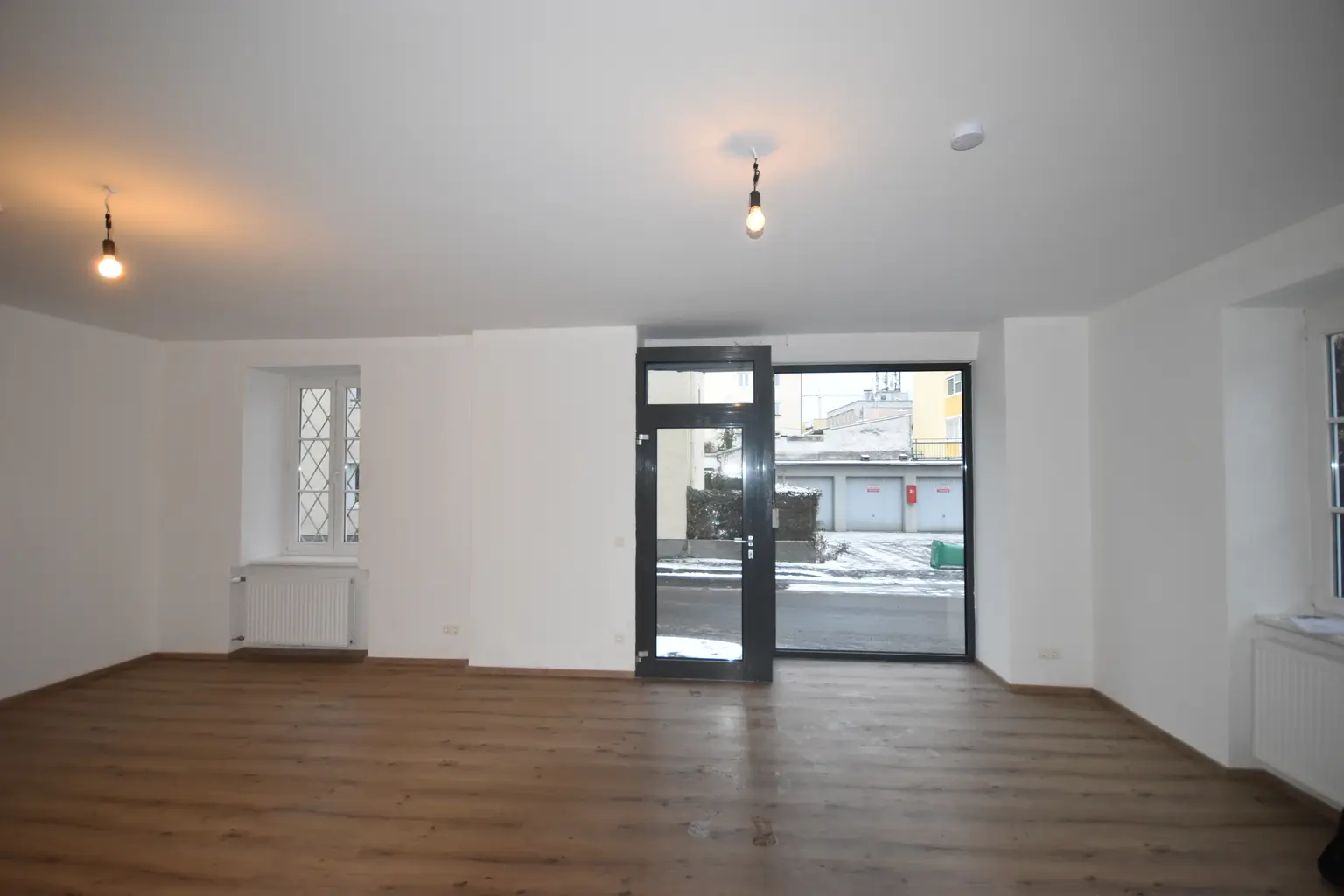 "ITZLING - Modernisierte GESCHÄFTSFLÄCHE oder BÜRO in Jahrhundertwendehaus"