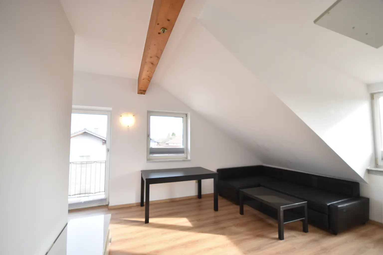 " OBERNDORF - Kleines möbliertes 2 Zimmer Apartment mit Balkon und schöner Aussicht"