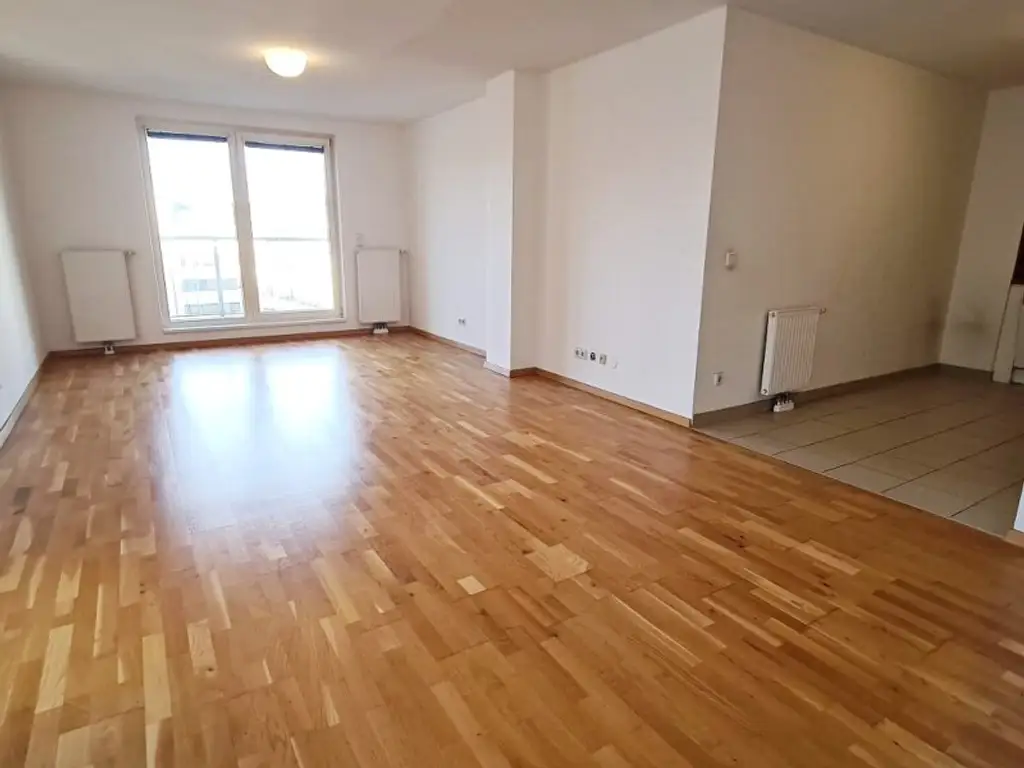 DACHGESCHOSS, gepflegte 103 m2 Neubau mit Loggia und Balkon, Wohnküche, 3 Zimmer, Wannenbad, Parketten, Holbeingasse