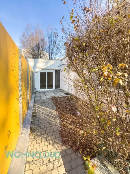 TERRASSE UND EINGANG