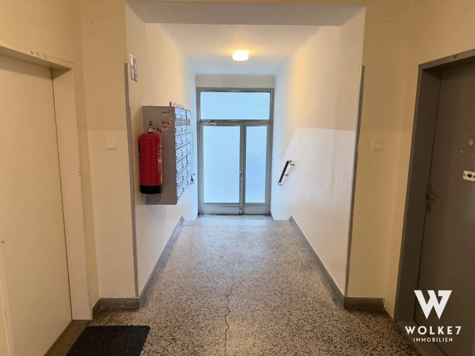 Großzügige 4,5-Zimmerwohnung mit separater Küche und Balkon in den Innenhof! | Beste Lage in 1140 Wien