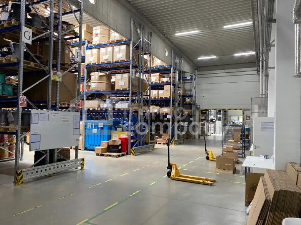 Rendite- Gewerbeobjekt, in Hlohovec/Slowakei, Produktion, Lager, Bürogebäuden  ca.11.000m² vermieteter Fläche.