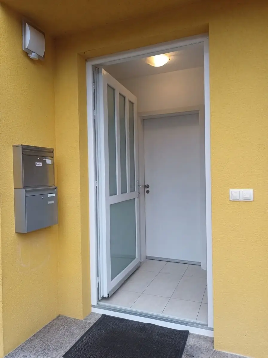 Charmantes Reihenhaus mit Gartenidylle und Terrasse und Parkplatz