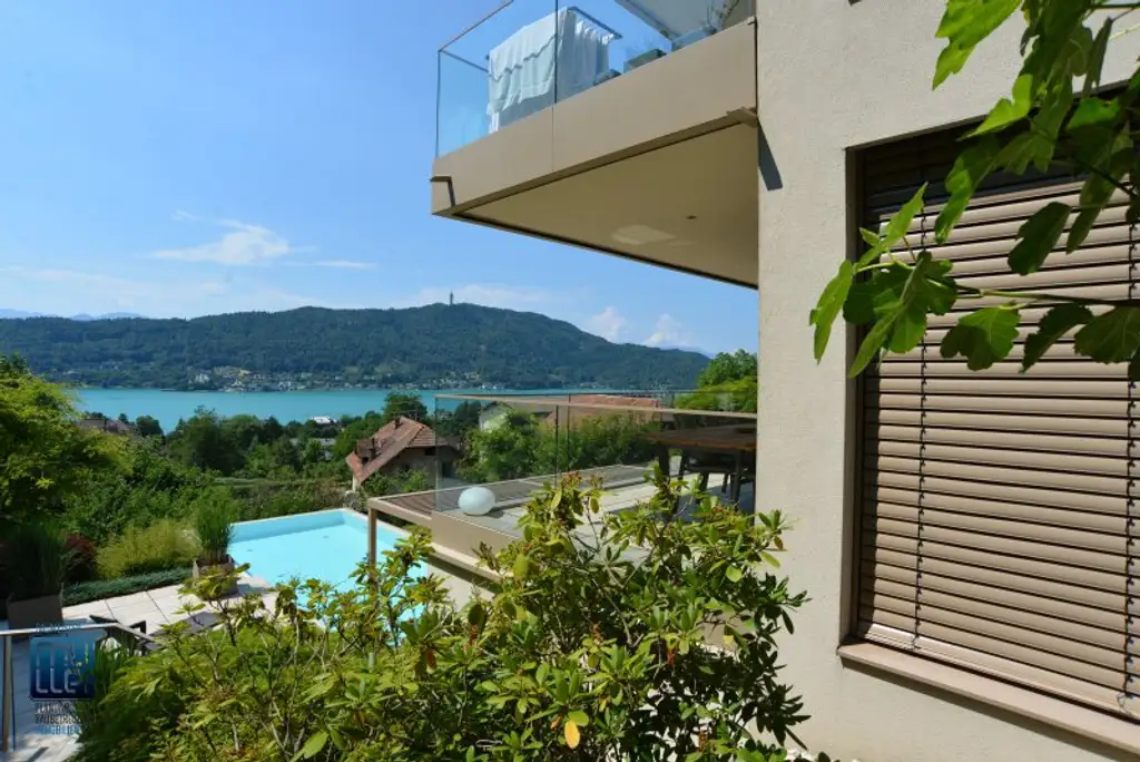 Extravagantes Wohnen am Wörthersee -  152 m² große Seeblickterrassenwohnung mit TG/Carport mit MIETER zu verkaufen!