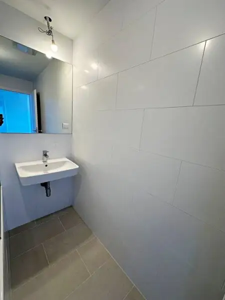 ERSTBEZUG, DACHGESCHOSS, klimatisierte 82 m2 Neubau mit Balkon, Wohnküche, 2 Zimmer, Wannenbad, Parketten, Augarten