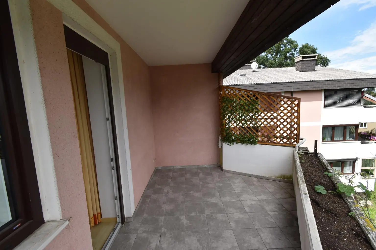 „Zentrumsnahe 3 Zimmer-Wohnung“ Mit Loggia und Carport! In begehrter, ruhiger Lage! Ca. 81 m²