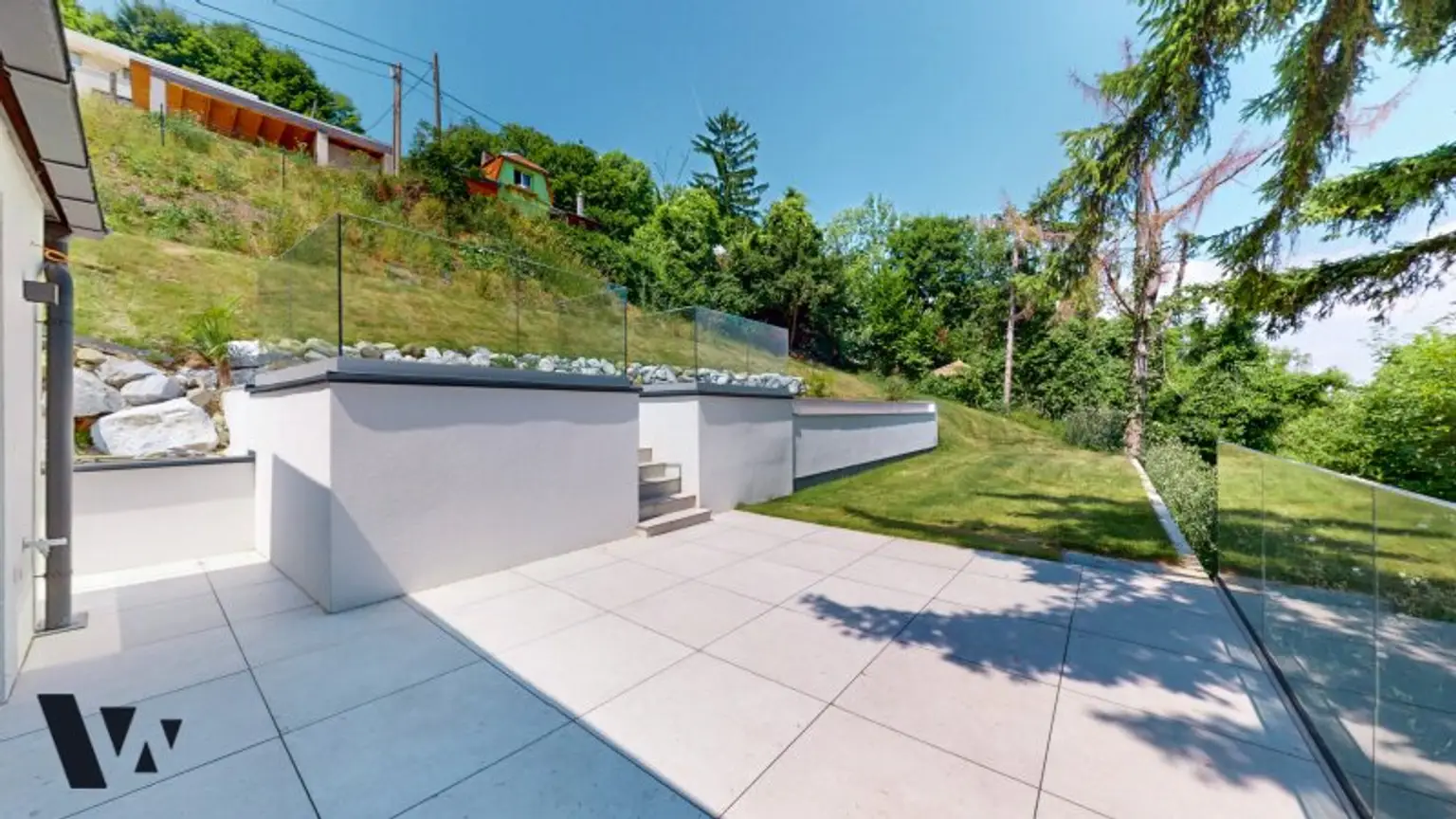 EINZIGARTIGE VILLA MIT INFINITY-POOL & BLICK ÜBER DIE DONAU