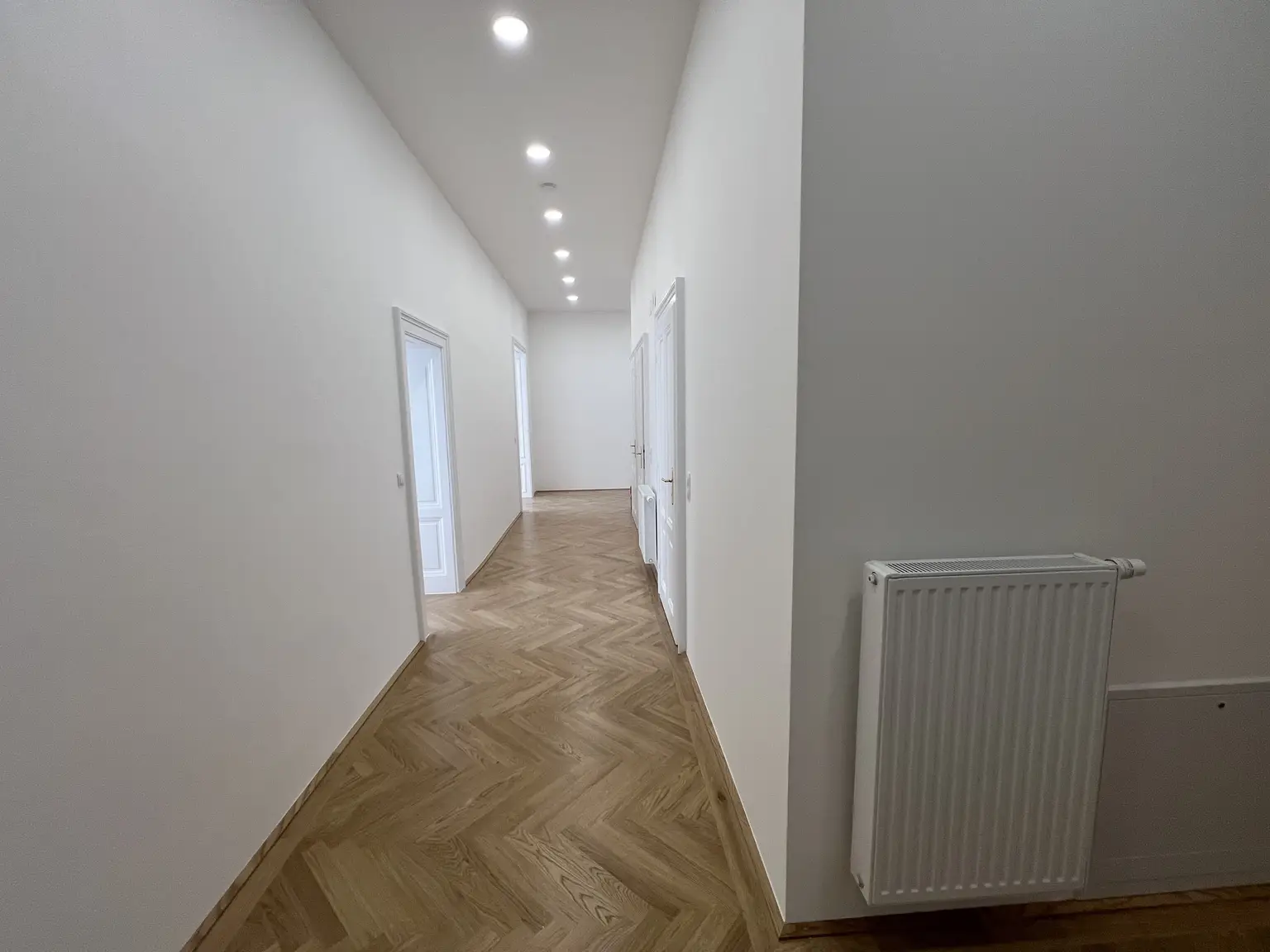 UNBEFRISTET und ERSTBEZUG: Prachtvolle, klimatisierte 4-Zimmer-Wohnung in fantastischer Lage