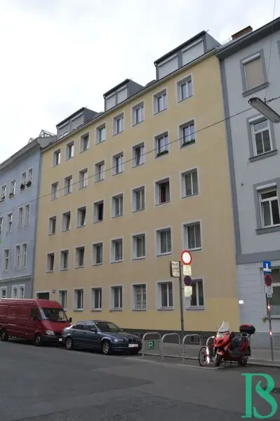 Sonnige, top renovierte 3-Zimmer Wohnung - Studenten willkommen
