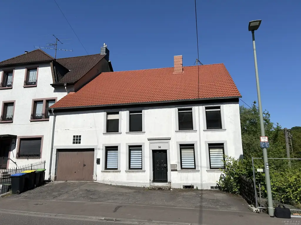 Solides Ein- bis Zweifamilienhaus in zentraler Lage von Großrosseln mit Gestaltungspotenzial
