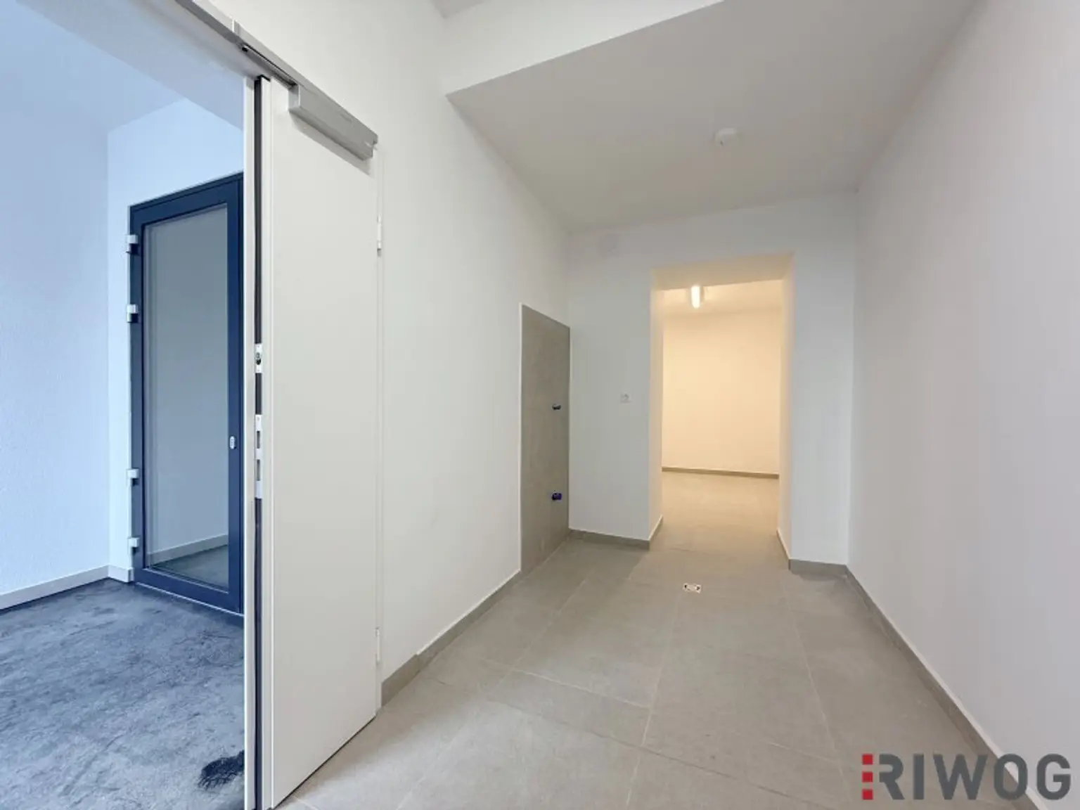 3-Zimmer Dachgeschoss-Maisonette Wohnung mit Balkon und südseitiger Innenhofterrasse | Schönbrunn-/Glorietteblick | Fernwärme | ERSTBEZUG