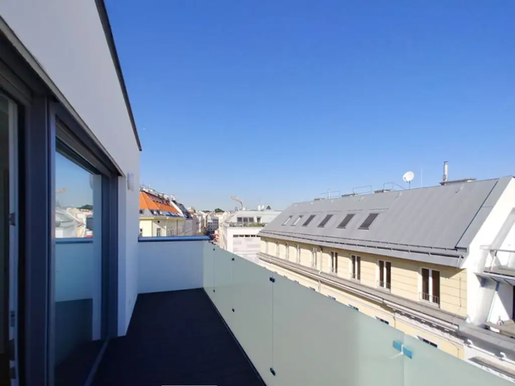 Hochwertige DG-Wohnung mit 3 Terrassen in der Staudgasse