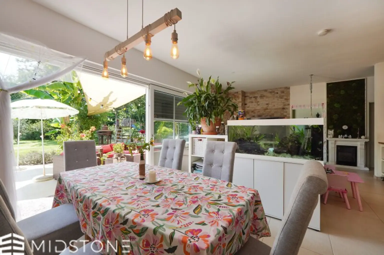 *Gartenidylle in absoluter Ruhelage* Traumhaftes Bungalow in Alleinlage