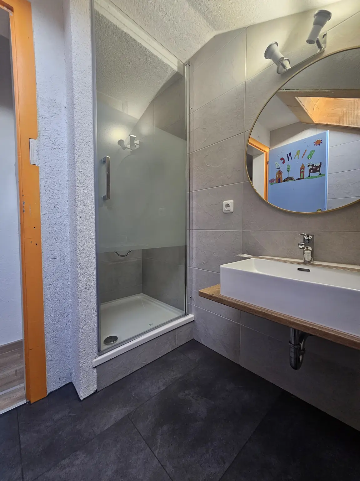 MIETE - Renovierte 3 Zimmerwohnung mit Balkon -  inkl. aller Betriebskosten