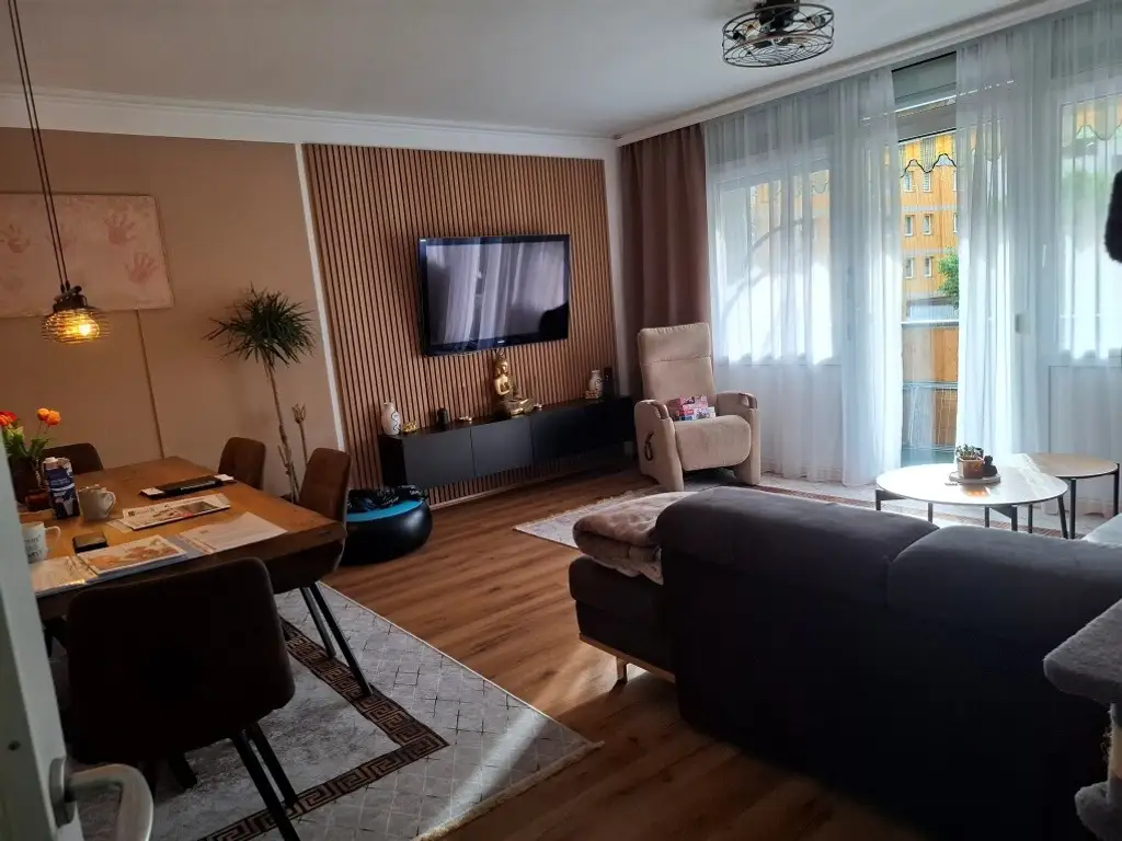 Renovierte 4-Zimmer-Wohnung mit West-Loggia im Hochparterre in Mürzzuschlag zu kaufen !