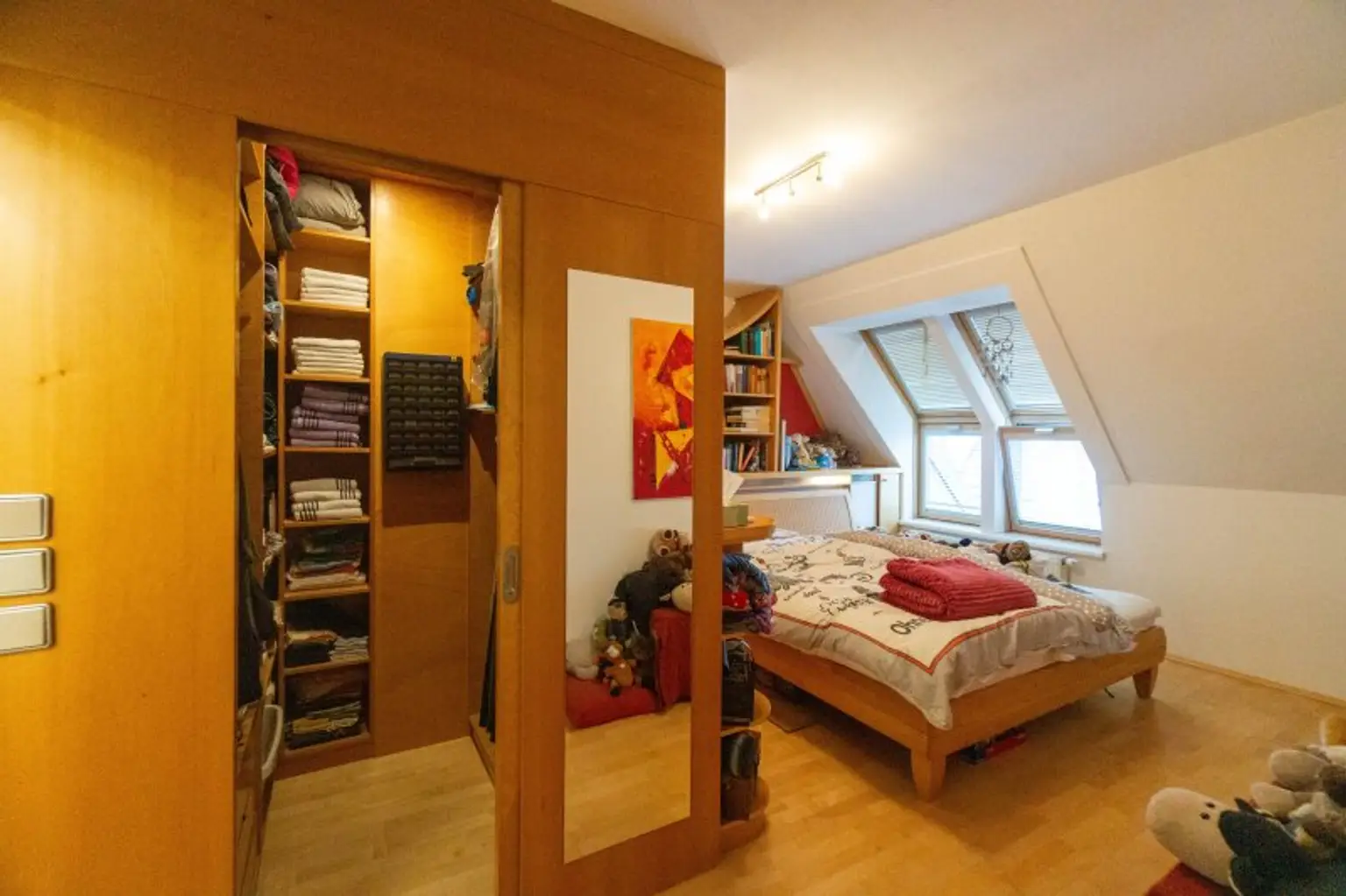 Zimmer mit begehbarer Garderobe