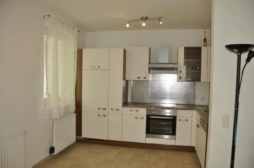 Moderne 4-Zimmer-Wohnung mit Eigengarten, in zentraler Lage und absoluter Seenähe!