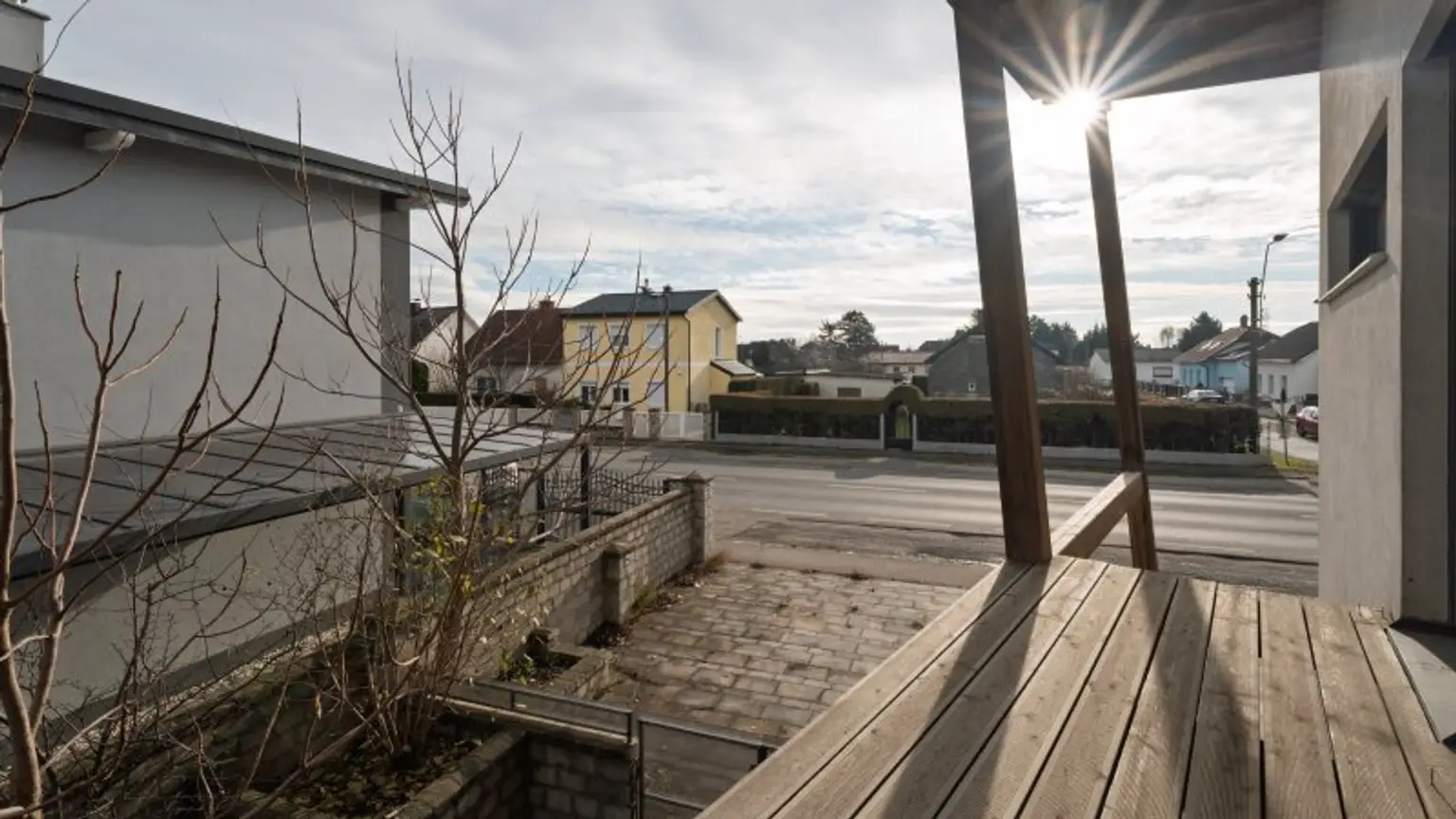 Balkon - Richtung Straße