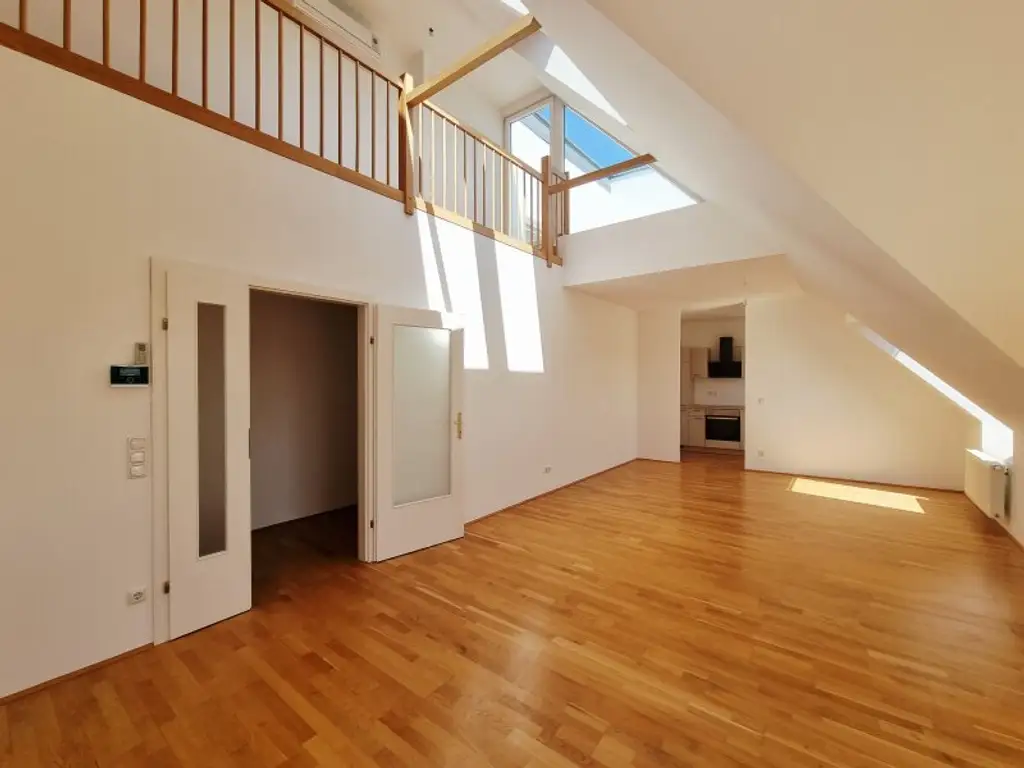 Lichtdurchflutete Maisonette mit Dachterrasse & Klimaanlage – wohnen zwischen Landhausviertel & Promenade