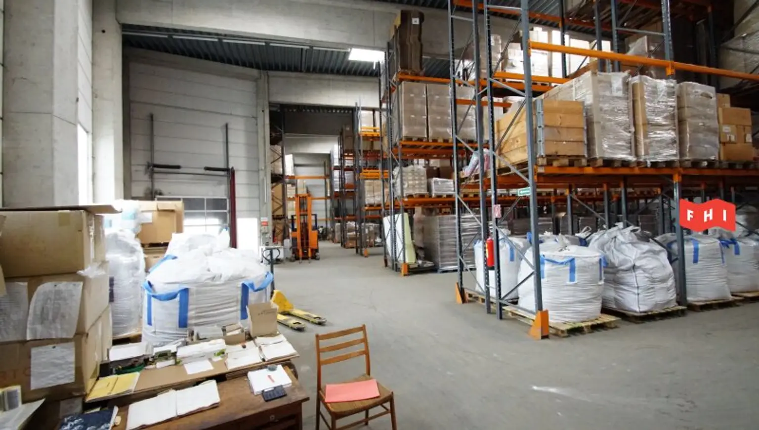 Logistikfläche***2 Hallen***30 Stellplätze***Ausbaupotential***