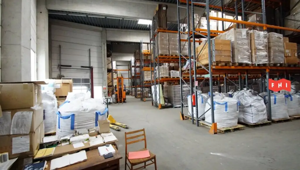 Logistikfläche***2 Hallen***30 Stellplätze***Ausbaupotential***