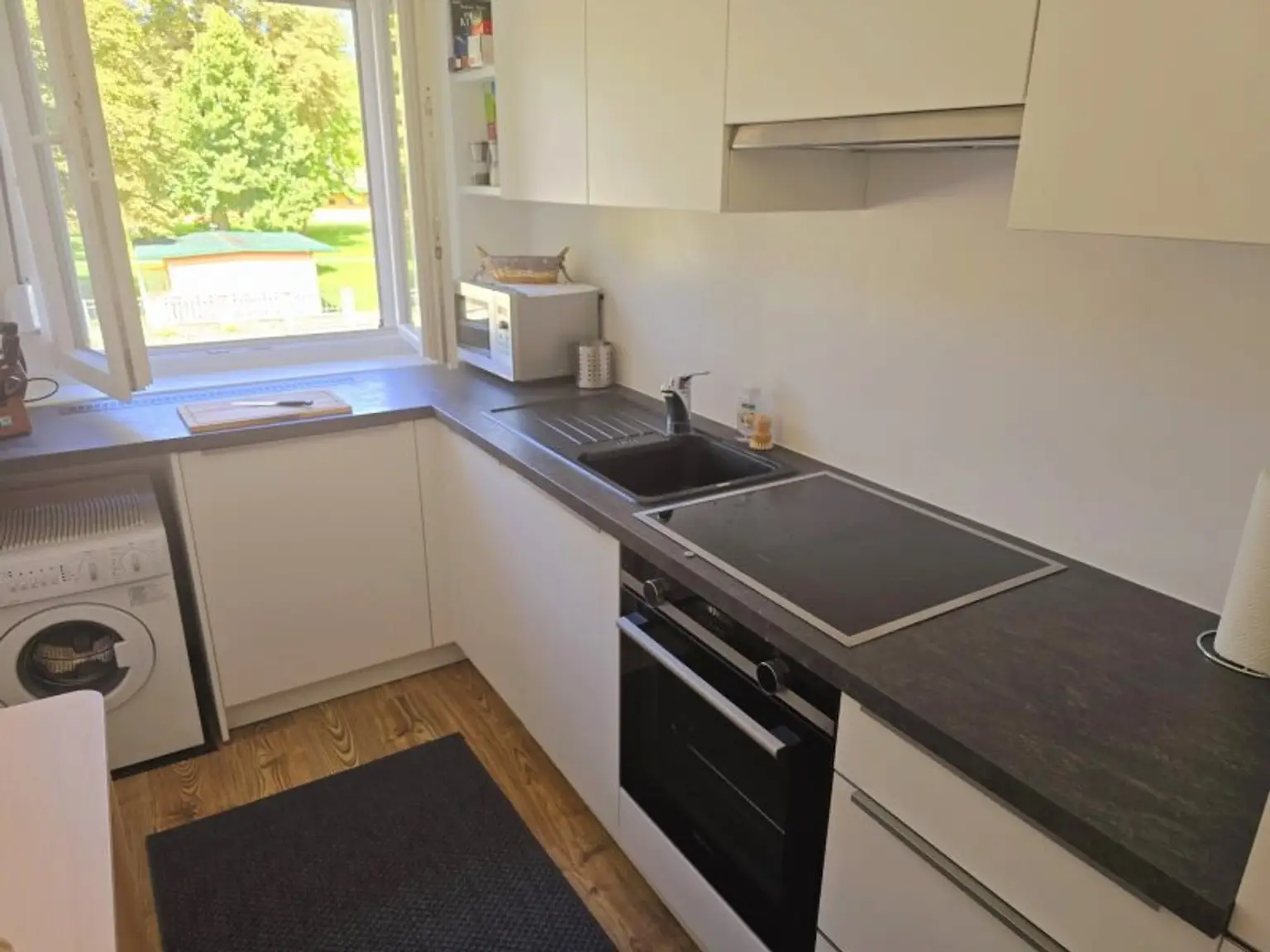 TOP LAGE - Koffer packen und einziehen! - hochwertig ausgestattete, moderne 3-Zimmer Wohnung mit verglaster Loggia - WIE ERSTBEZUG!