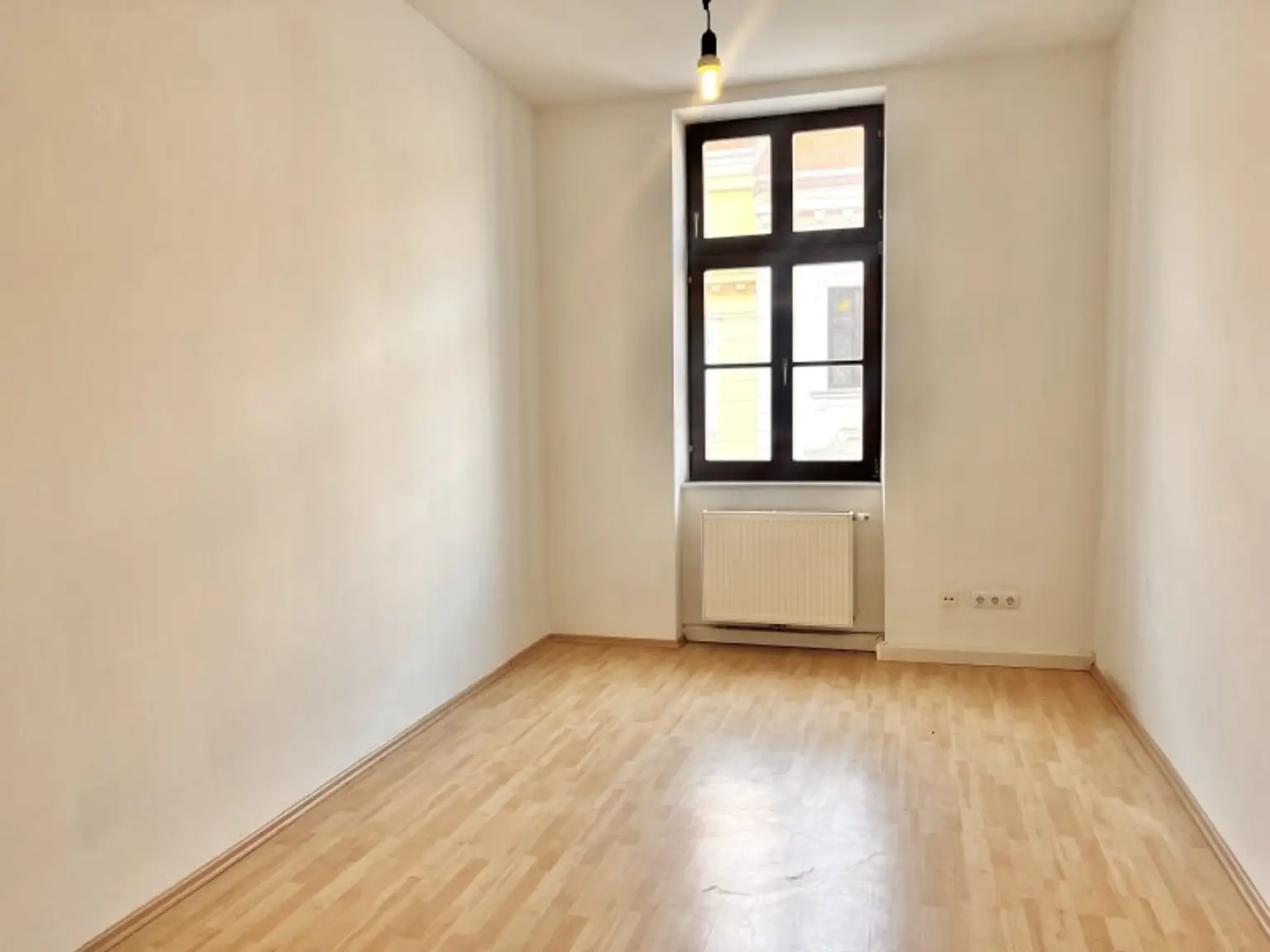 Nähe Alte Donau! 4-Zimmerwohnung mit Potenzial –  (Loggia 17 m2 eingereicht, WG tauglich!)