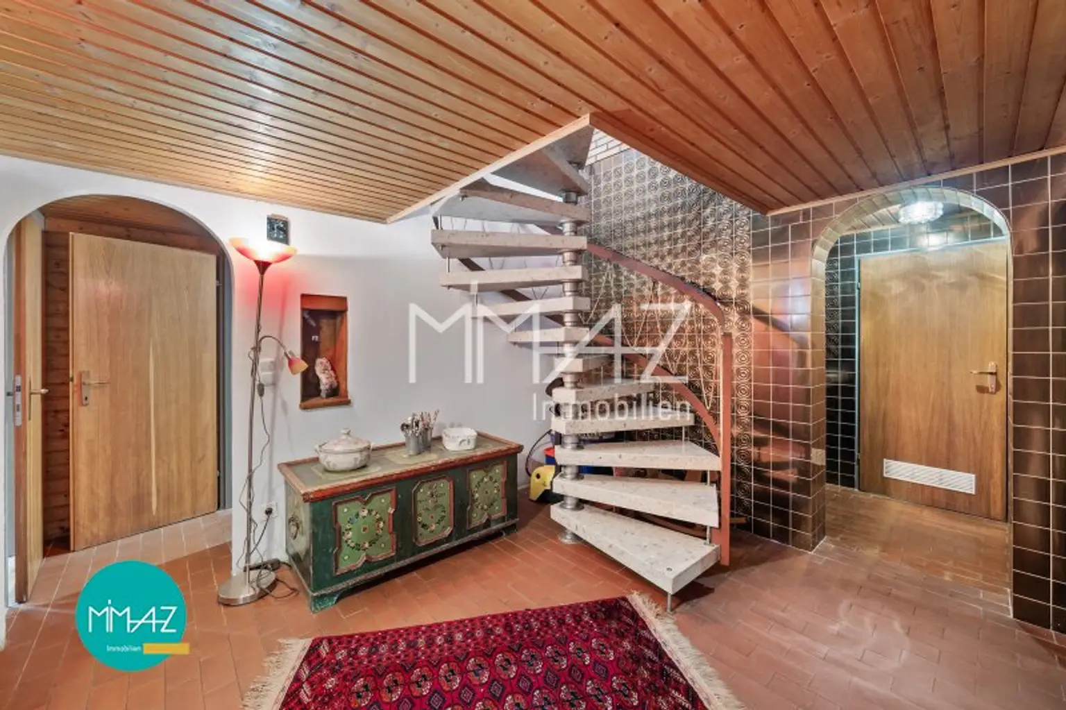 KLEINOD BEIM ROTEN BERG • Stilvoller Bungalow mit Eigengarten • 7 Zimmer • 2 Terrassen • Flexible Nutzung • Zeitloser Wohnkomfort