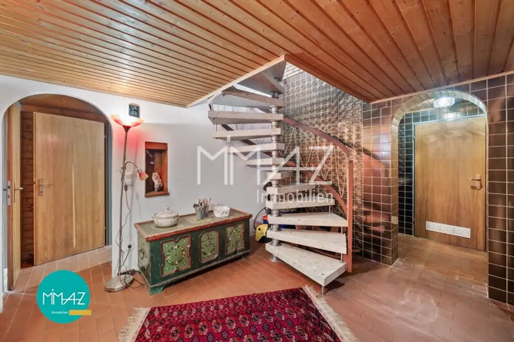 KLEINOD BEIM ROTEN BERG • Stilvoller Bungalow mit Eigengarten • 7 Zimmer • 2 Terrassen • Flexible Nutzung • Zeitloser Wohnkomfort
