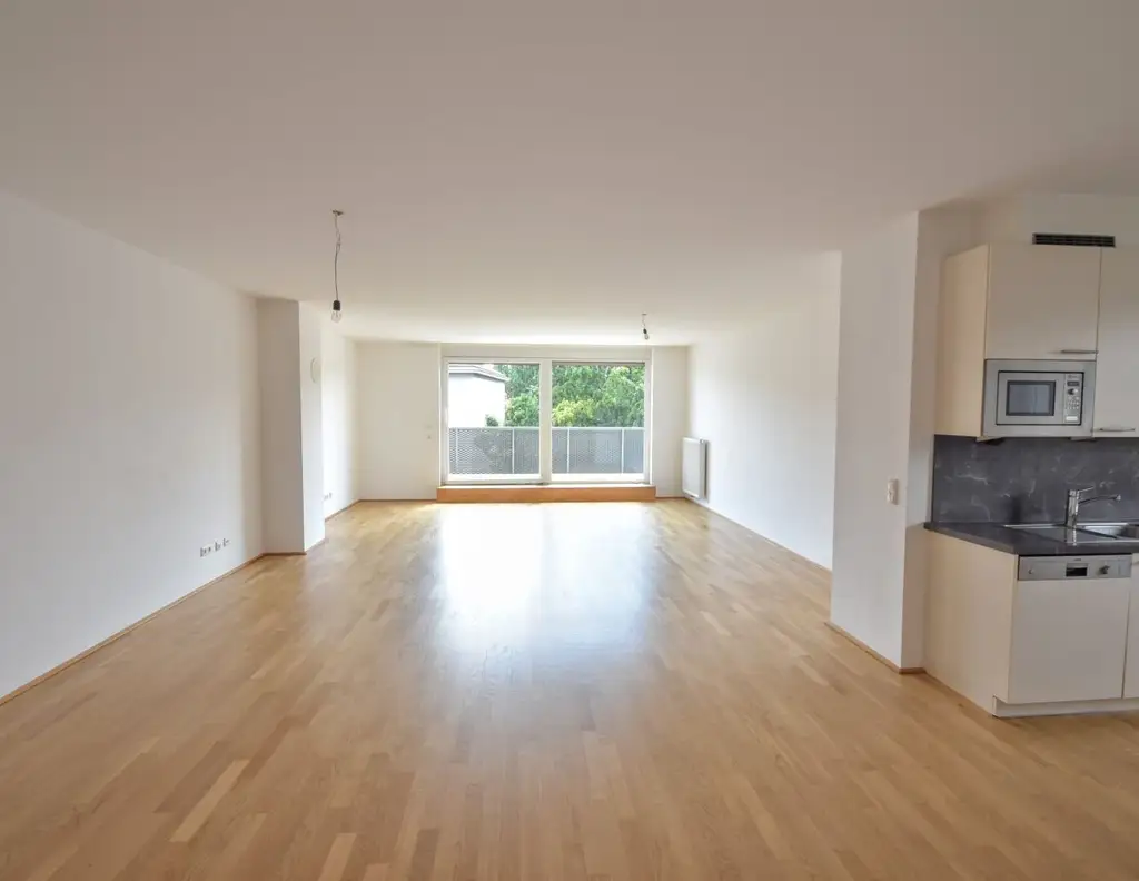 Helle 5-Zimmer-Wohnung mit Westbalkon, Klimaanlage und Tiefgarage