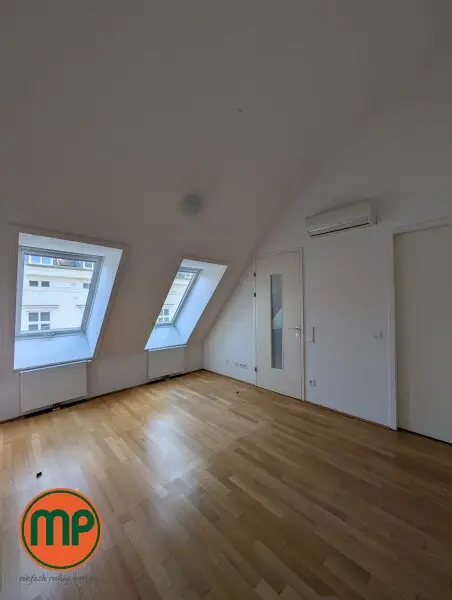Außergewöhnliche Dachgeschoßwohnung mit viel Sonnenlicht
