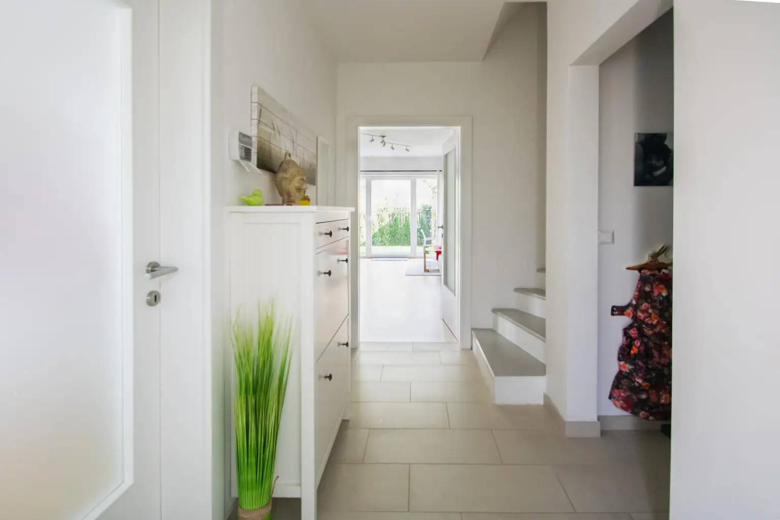 Niedrigenergie-Doppelhaushälfte in Mauer. 5 Zimmer, Terrasse, Garten und Autostellplatz