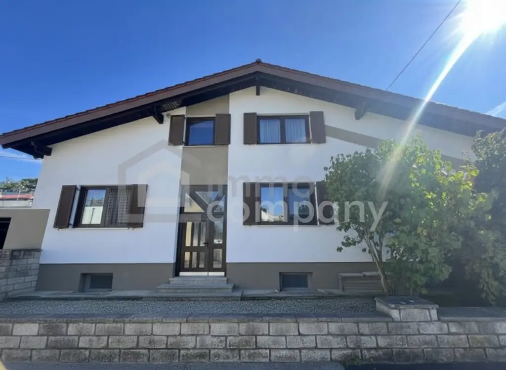 Zweifamilienhaus zwischen Linz und Wels mit Garten und Pool