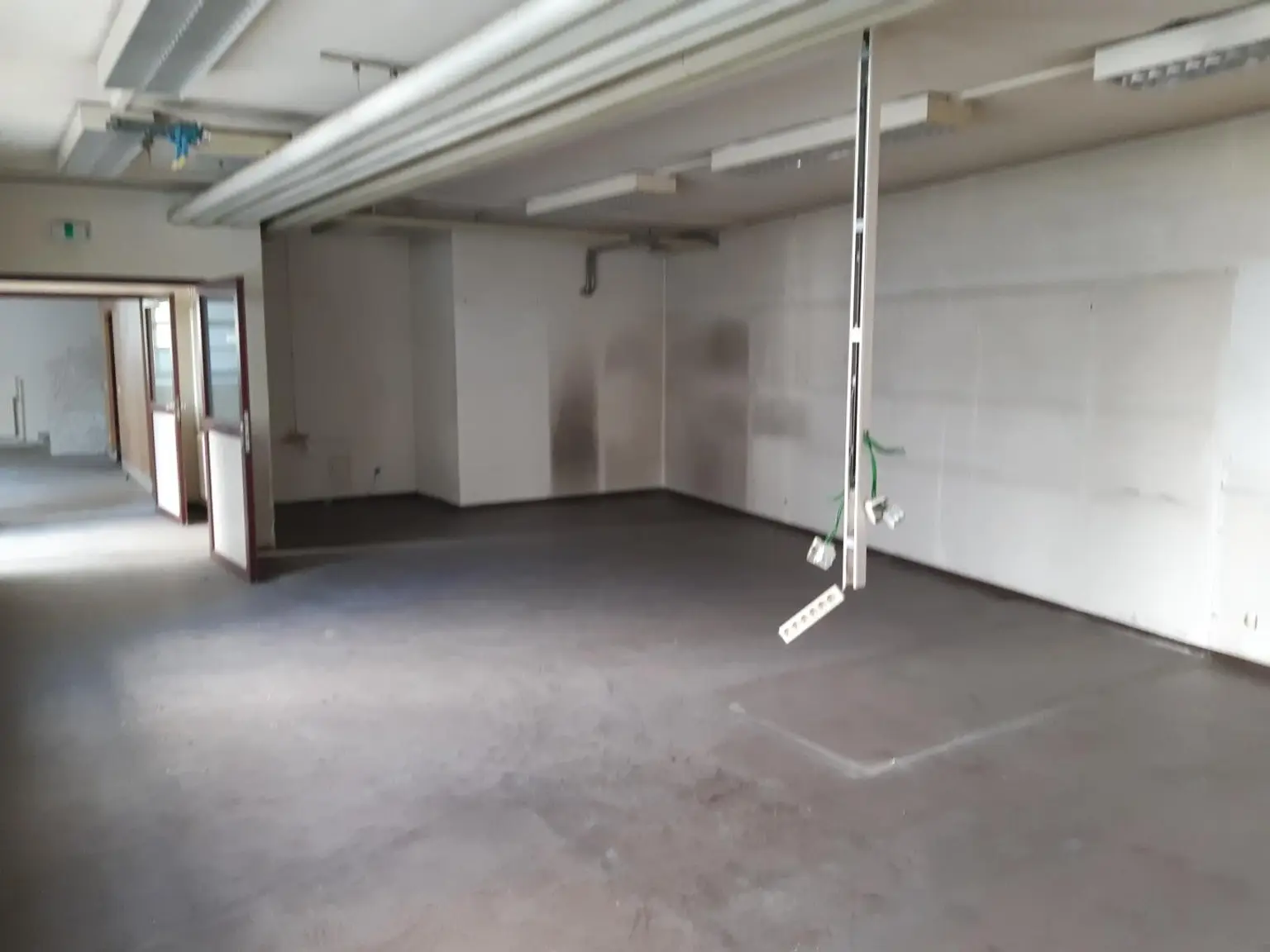 Geschäft / Büro mit Lager