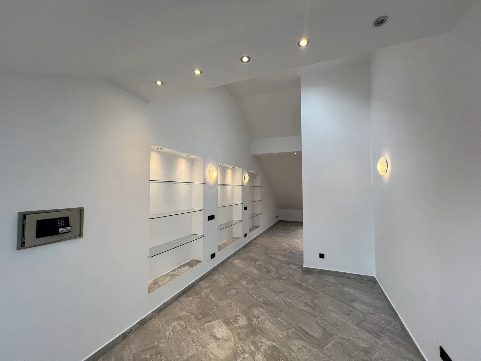 Schlafzimmer mit Blick in den Wohnraum