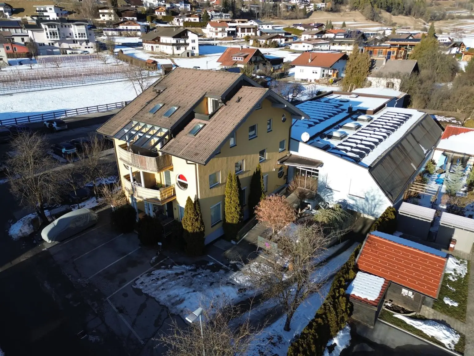 Tarrenz - Bürogebäude - Drohnenansicht..