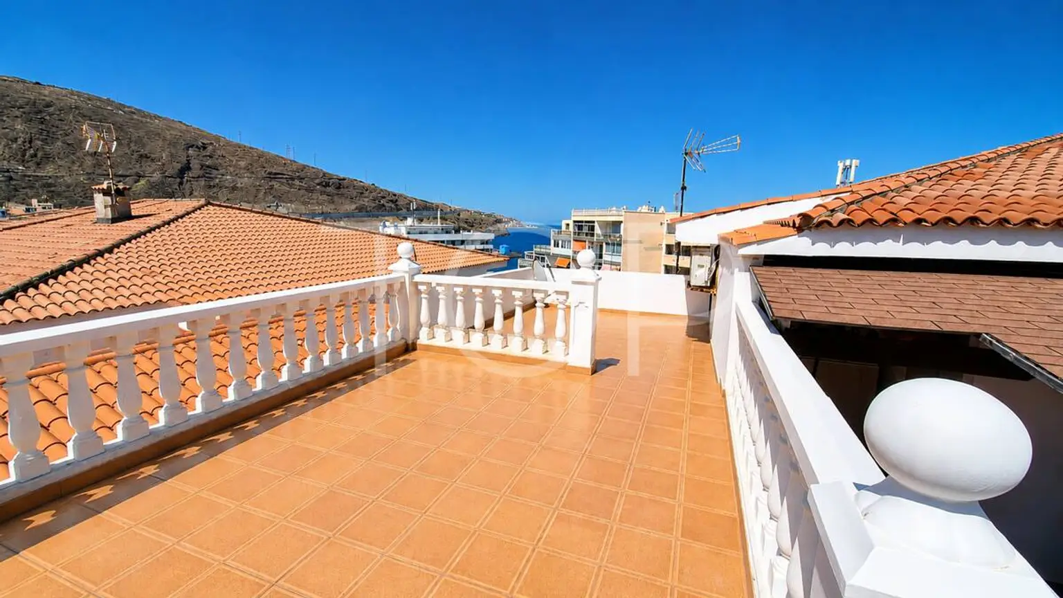Beautiful house with large terraces and four bedrooms in Candelaria