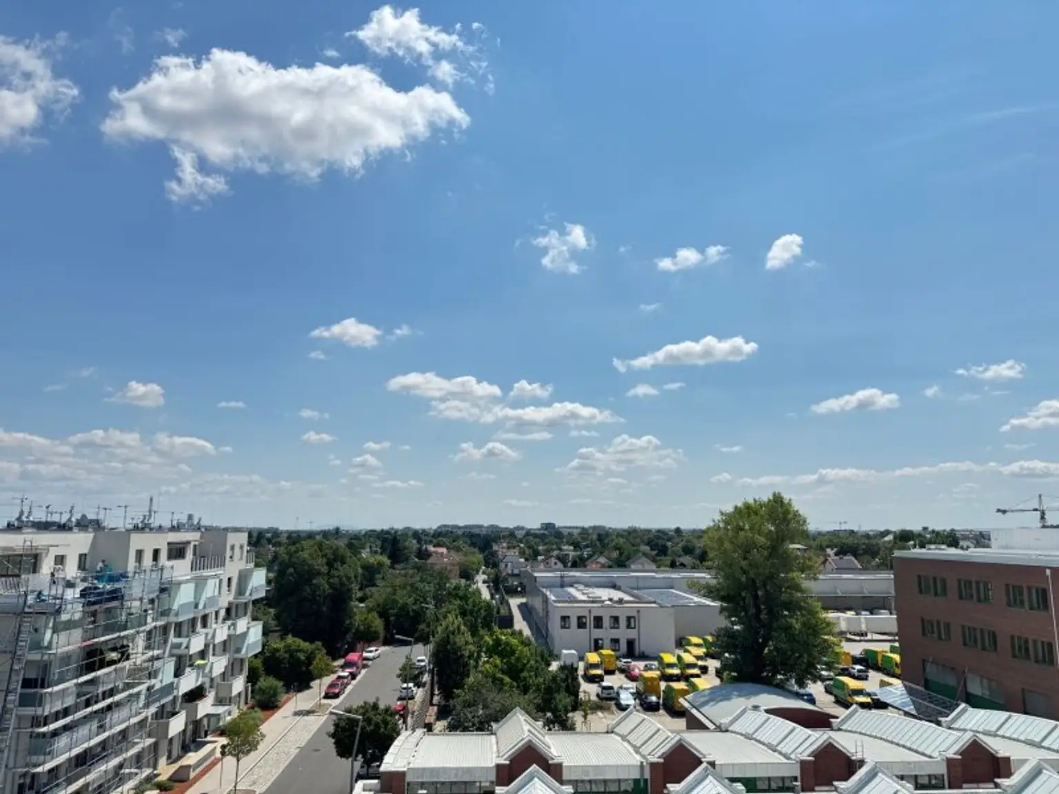 OPEN HOUSE-Besichtigung mit Einzelterminen, am Samstag, den 09.08.2025, ab 10:00 Uhr! Möblierte Vierzimmerwohnung mit großzügiger Loggia,Fernblick inkl. Garagenplatz im Herzen von Stadlau