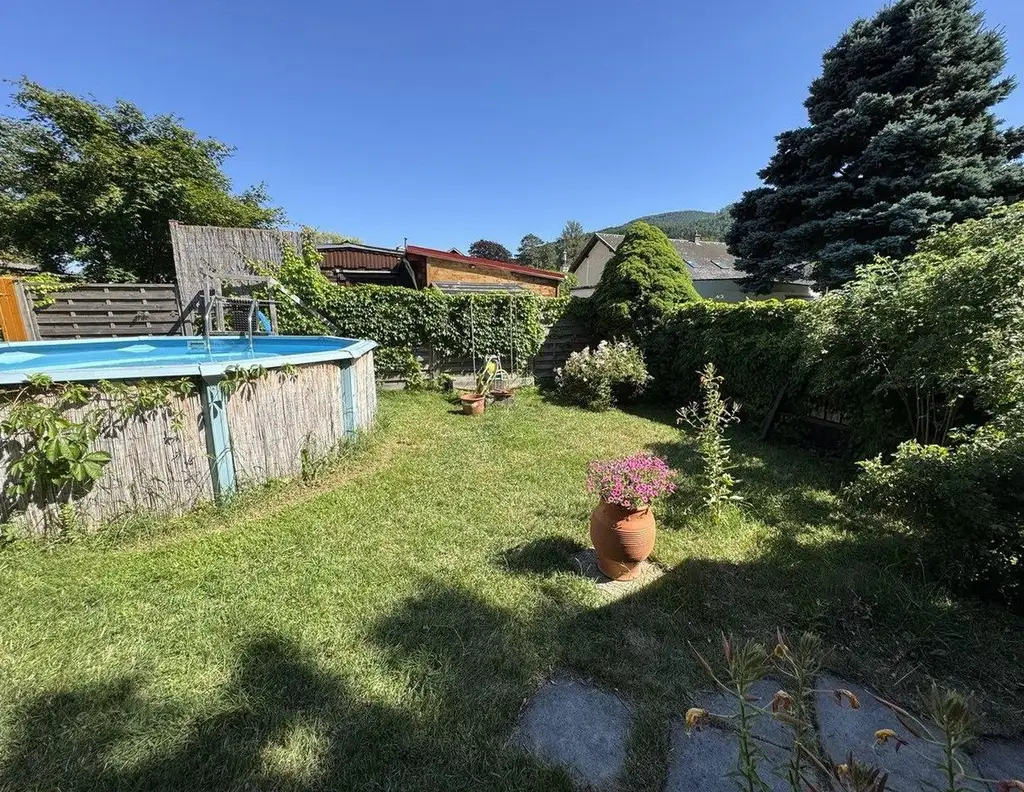Winterfestes Tiny House mit großem Pool auf Pachtgrund in Hainfeld zu vergeben.