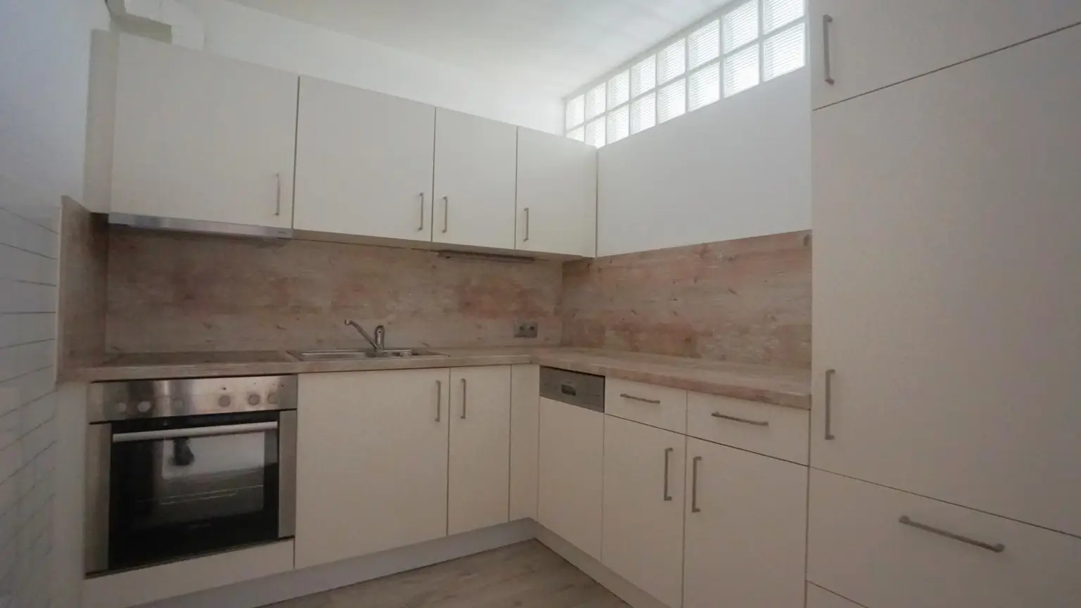 Entzückende 2 Zimmer Wohnung mit großer Loggia