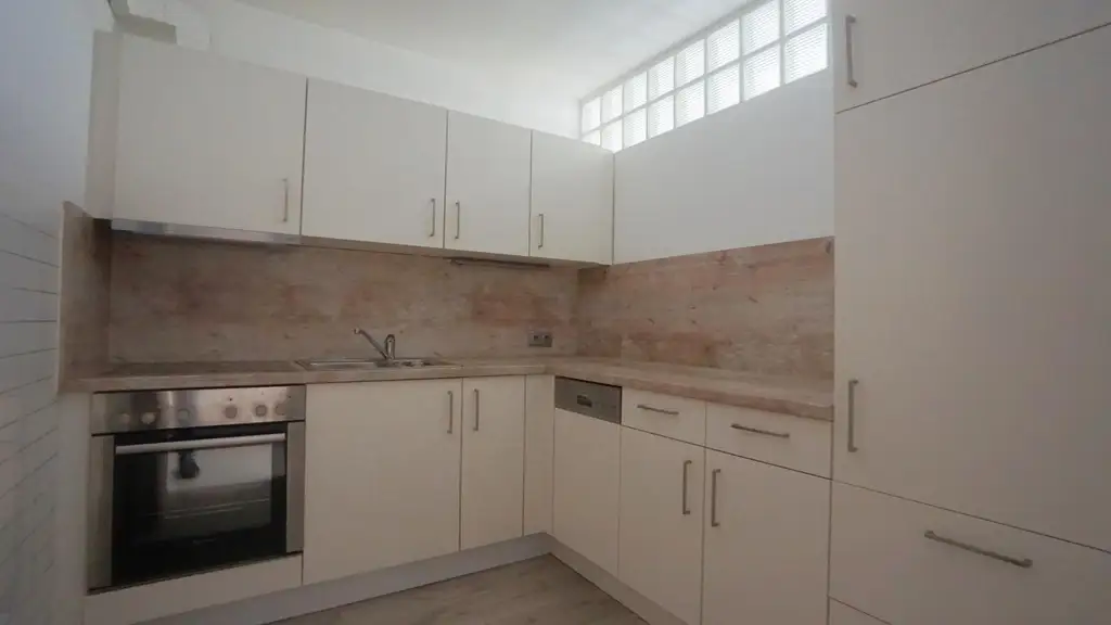 Entzückende 2 Zimmer Wohnung mit großer Loggia
