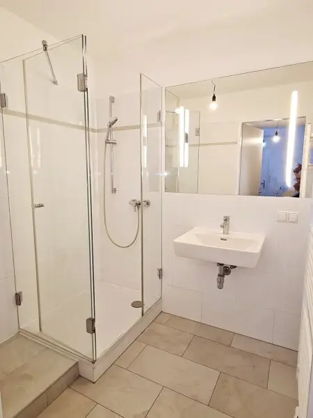 LORYSTRASSE, U3-Nähe, 61 m2 Neubau mit 80 m2 Terrasse, Wohnküche, 1 Zimmer, Duschbad, Parketten, 1. Liftstock