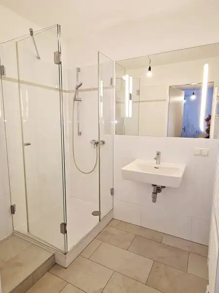 LORYSTRASSE, U3-Nähe, 61 m2 Neubau mit 80 m2 Terrasse, Wohnküche, 1 Zimmer, Duschbad, Parketten, 1. Liftstock