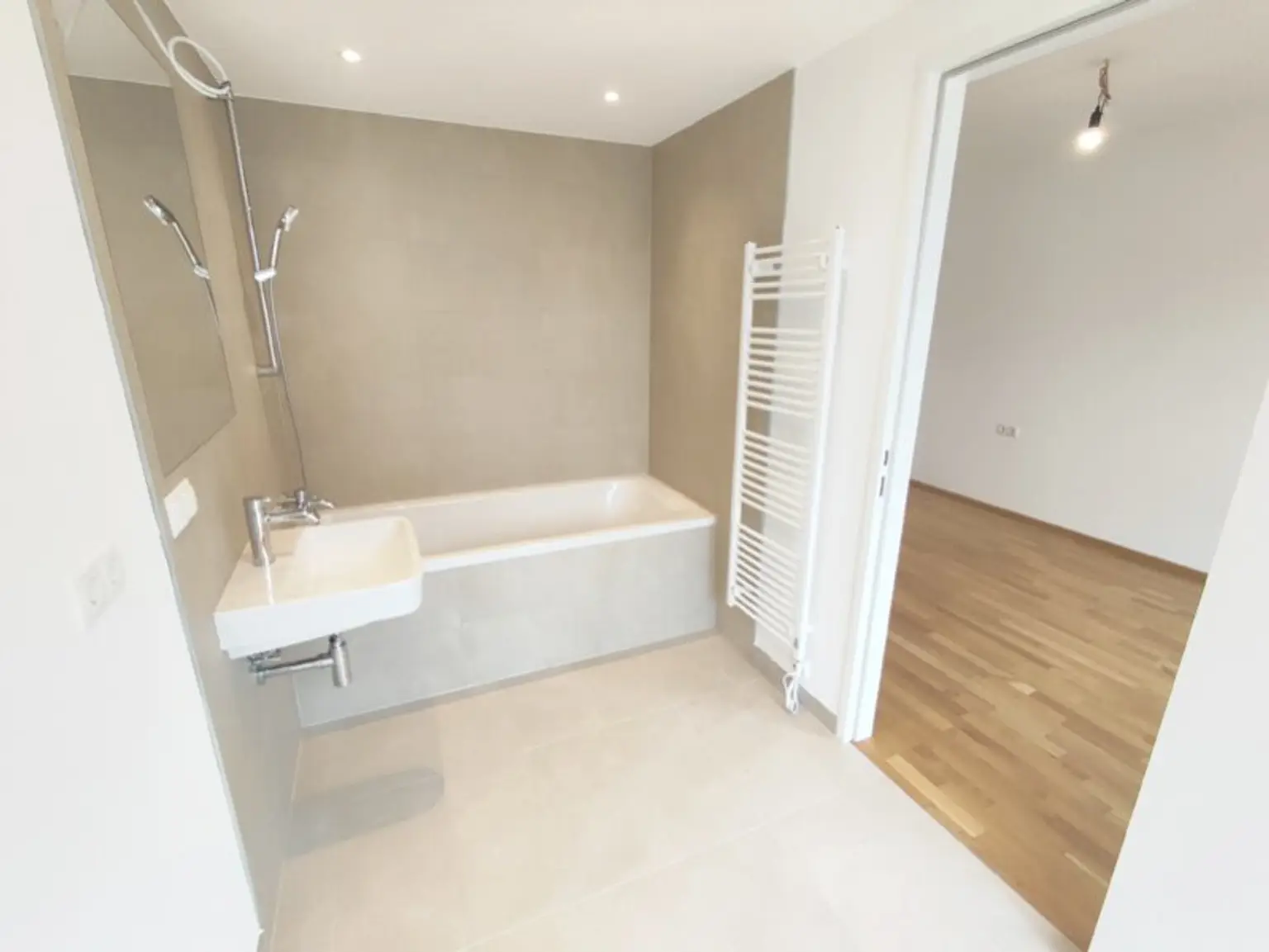 Modern wohnen in Meidling! Neubau 2-Zimmer-Erstbezug mit Balkon im 5. Liftstock - Top61