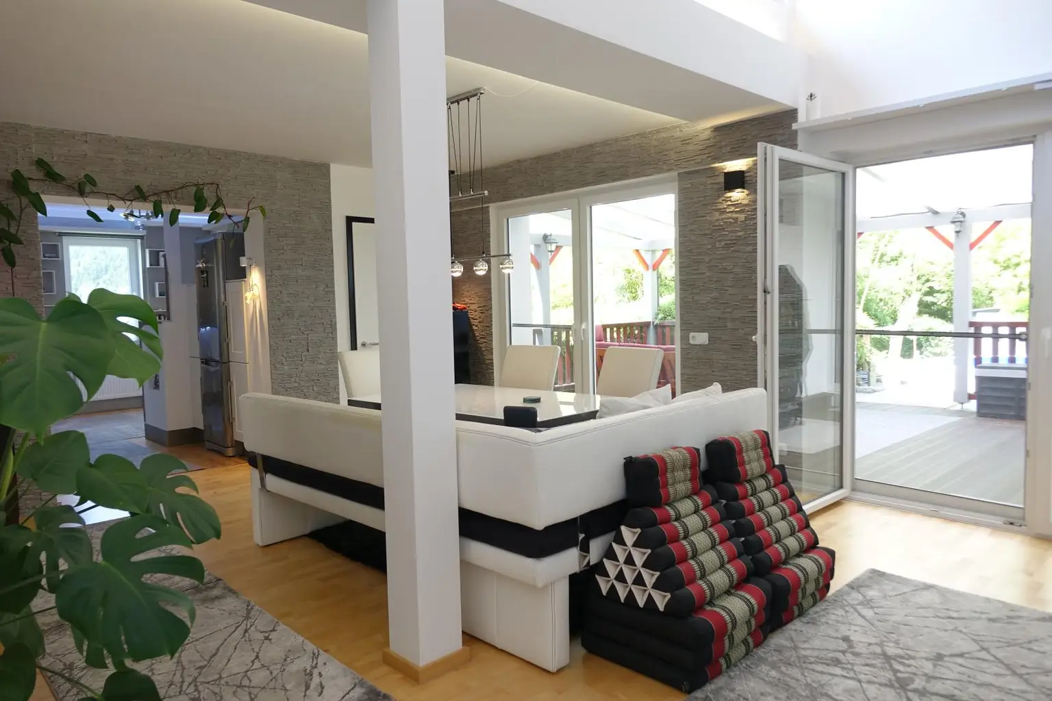Wohnhaus mit wunderschönem Garten und Pool in erhöhter Lage!