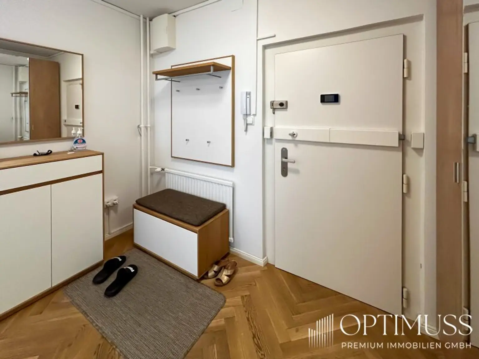 Lichtdurchflutete 2,5 Zimmer Wohnung in Topp Lage mit grosser Loggia und Grünblick auf Donaukanal!