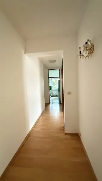 Familiewohnung in Ruhelage: 5-Zimmer mit separater Küche und Garagenstellplatz inklusive nahe Setagayapark