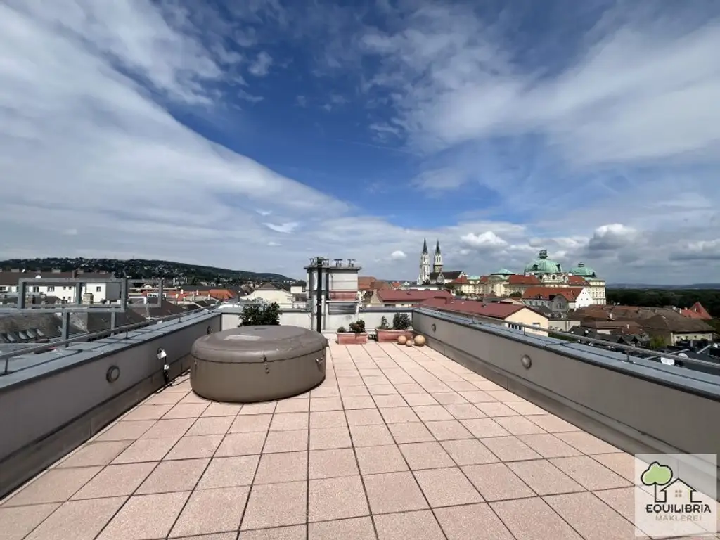 Traumhafte DG-Wohnung im Zentrum von Klosterneuburg -  57m2 große  Dachterrasse - Gekühlt  - Garage - Gartennutzung!