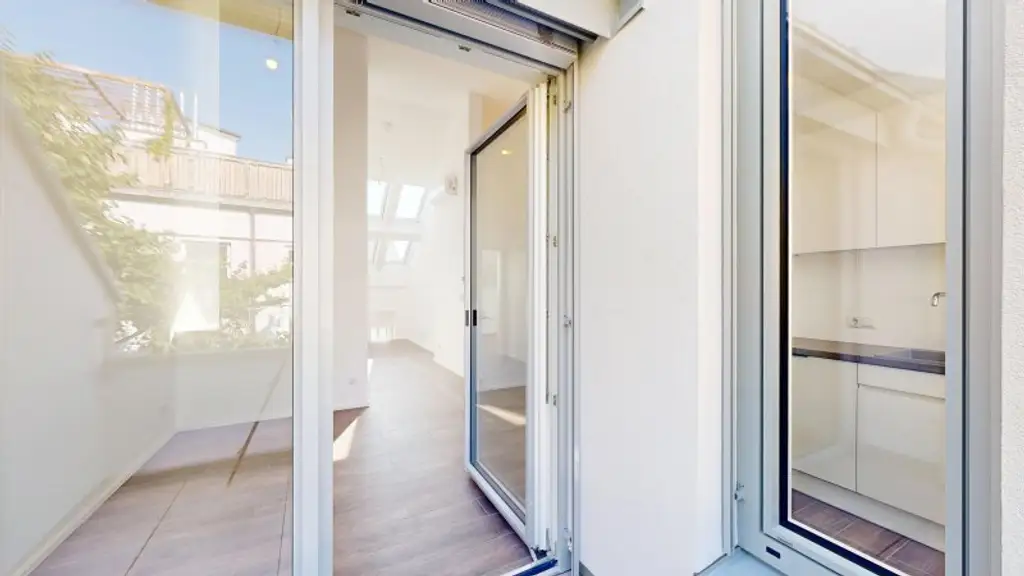 Moderne 2-Zimmer Dachgeschosswohnung | Terrasse | Klimaanlage | Nähe Café Hummel | Erstbezug