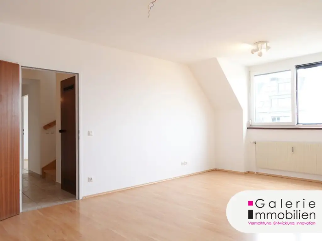 VIDEO: Sehr schöne 4-Zimmer-Maisonette, 3er-WG-geeignet, mit Fernblick und Garage!